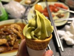 茉莉奶绿蛋筒冰淇淋-盛江山自助料理(奥莱锦辉购物广场店)