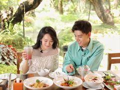 -Chom Cafe and Restaurant