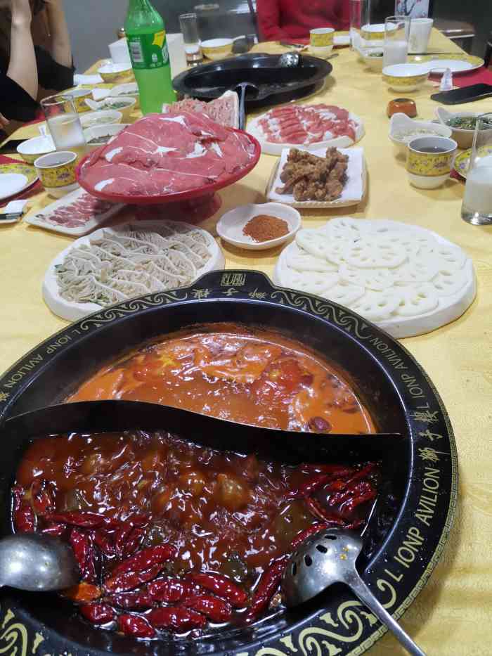 成都狮子楼火锅(积水潭店)-"感谢霸王餐活动,这是一个双人餐,所以带妈