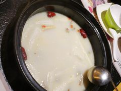 竹荪菌猪肚鸡小锅-洪氏嗨捞·广东猪肚鸡·椰子鸡火锅(西咸万象城店)