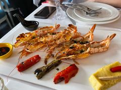 香烤大虾和烤蔬菜配薯泥-火车头法国西餐厅