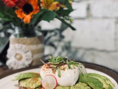 牛油果温泉蛋吐司-O'mills Sourdough Bakery&Bistro(永嘉路店)