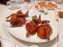 脆皮烤乳鸽-御宝轩(益丰·外滩源店)
