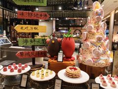 精美甜品档口-广州万富希尔顿酒店·感趣自助餐厅·金秋蟹宴生蚝海鲜刺身