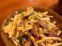 春笋腊肉-苗湘食府(十年店)