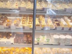 面包甜点陈列柜-凯司令西点房(虹桥路站店)