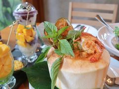 -Chom Cafe and Restaurant