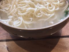 猪肘汤面-亮亮面馆(经六路店)