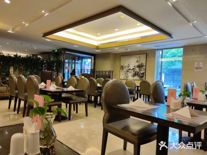 晶丽香榭自助餐(南京大饭店)大堂图片
