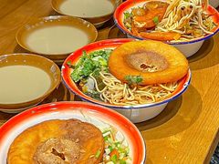 -楚东君•襄阳牛肉面牛杂煲(陆家嘴正大店)