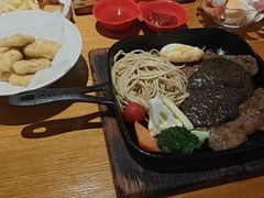 -豪客嘉族·麦尼顿西餐厅(乐福天下店)