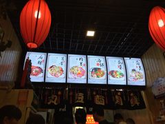 -愉肴麻辣香锅(中山路店)