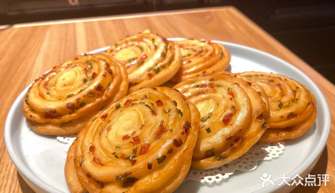 两个女生要了四份素菜一份 一份土豆粉 一份葱油饼