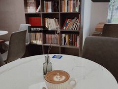 靠窗位-范咖啡·沙拉鲜食(前海观峰阁店)