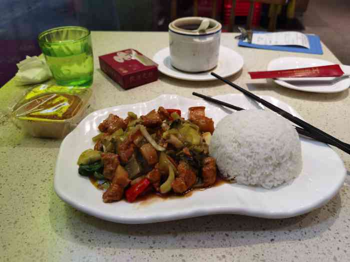 如意轩茶餐厅(爱联店)-"这家是一家开了很久的老店了,新装修过,座.