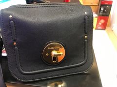 -爱革·奢品·鞋包·衣物·家居(金桥国际商业广场店)