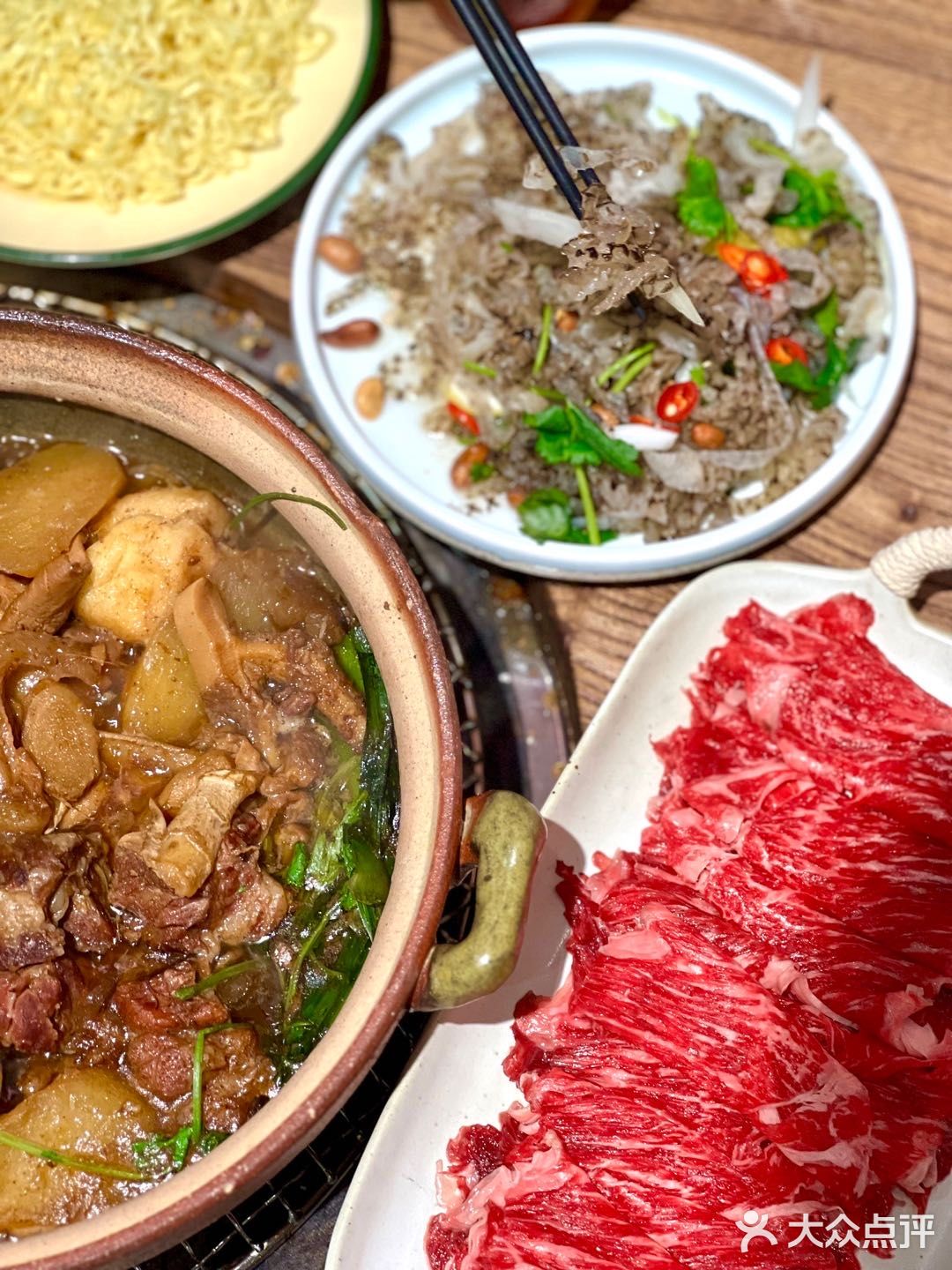 魔都探店｜广式风味牛腩牛杂煲无敌香