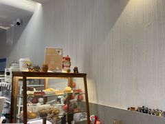面包甜点陈列柜-LING 法式甜品(茂名北路店)