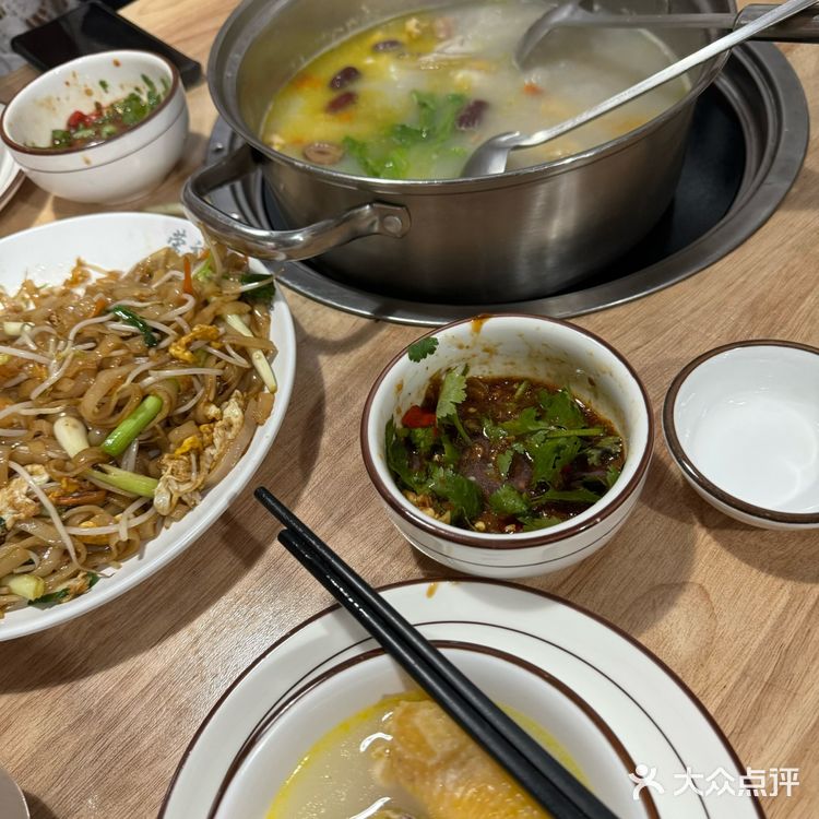 冒着大雨也要去吃|荣记生蚝鸡👑