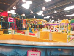 -维佳童话镇演出现场(徐东店)