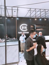 -HAIR CORNER