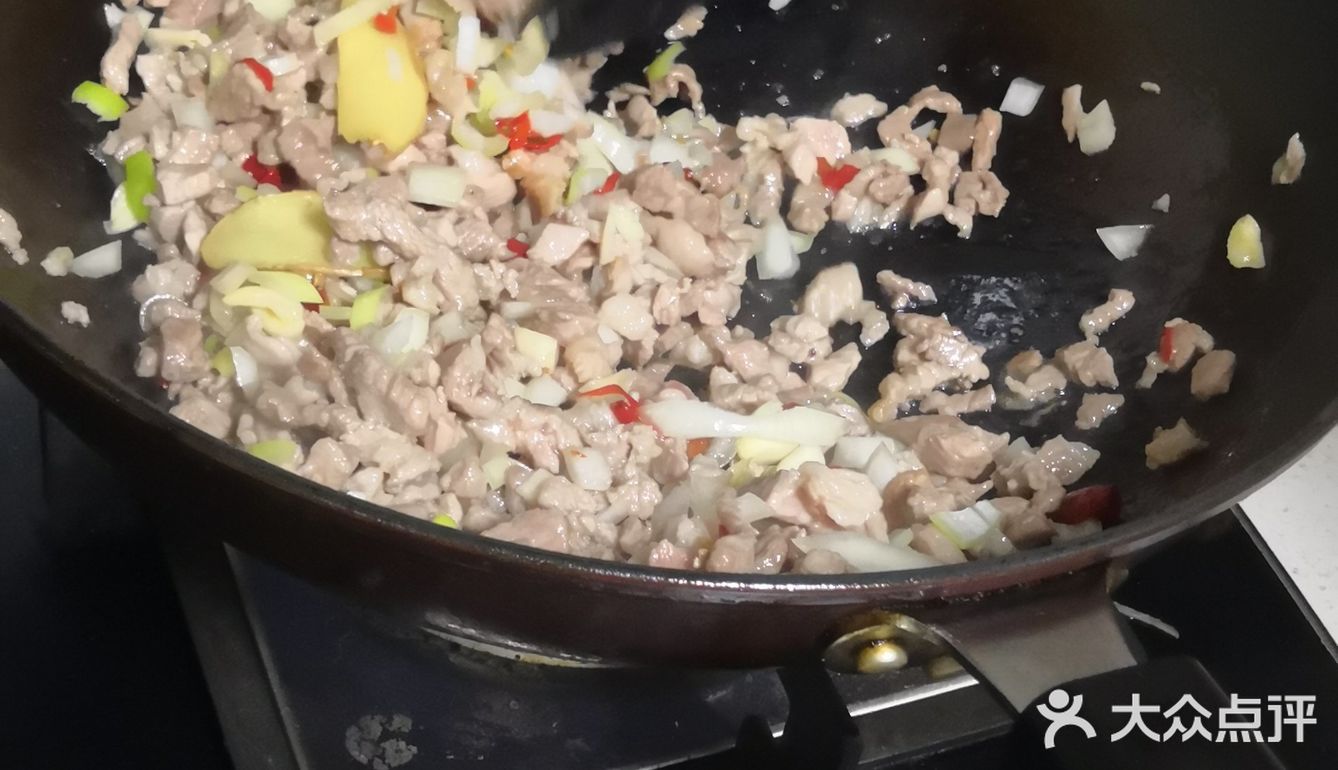 甜妈厨房之劲爆滚辣皮子肉