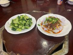 -绿色墨脱石锅城