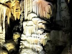 -波斯托伊纳溶洞