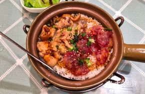 Lap Cheong Mushroom Chicken Claypot Rice