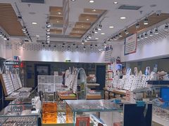 -美式眼镜·授权蔡司.依视路.尼康.豪雅.明月(人民广场店)