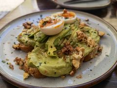 牛油果煮蛋吐司-RAC BAR(安福路店)