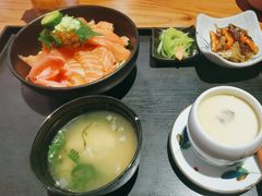 三文鱼盖饭-吟松日式料理(莘庄店)