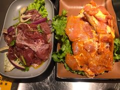 豪拌鲜牛肉-小财盆地桌烤肉