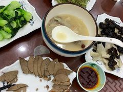 -撒拉人家.酸菜牦牛肉火锅