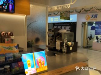 今天在附近考场考试，天气炎热，到店里买了饮料