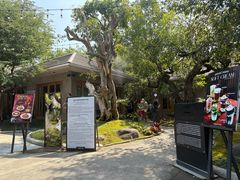 -Chom Cafe and Restaurant