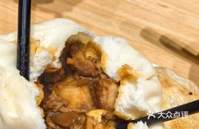 Braised Pork Shank with Dumplings