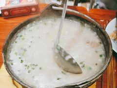 -何妹湿辣牛肉·粤式烧烤砂煲(桂雅路店)