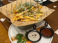 -Mark&Mars Restaurant