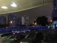 -虹桥火车站-停车场