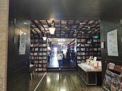 -钟书阁(松江泰晤士小镇店)