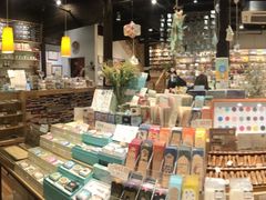 -猫的天空之城概念书店(杭州南宋御街店)