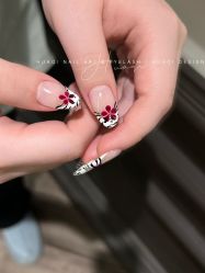 -花岐款式专研健康美甲沙龙