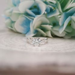 -威德钻石-克拉钻大本营(南京东路店)