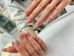 -赢韵美甲美睫瑞士净斑中心