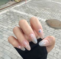 -蜜桃美甲美睫化妆