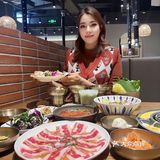 当韩国特色酱油蟹遇上烤肉 美味佳肴尽在此处