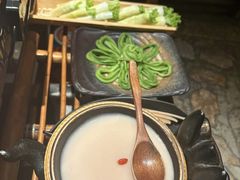 -老牌坊云南鱼豆花火锅(嵩山店)