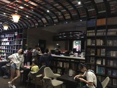 -钟书阁(松江泰晤士小镇店)