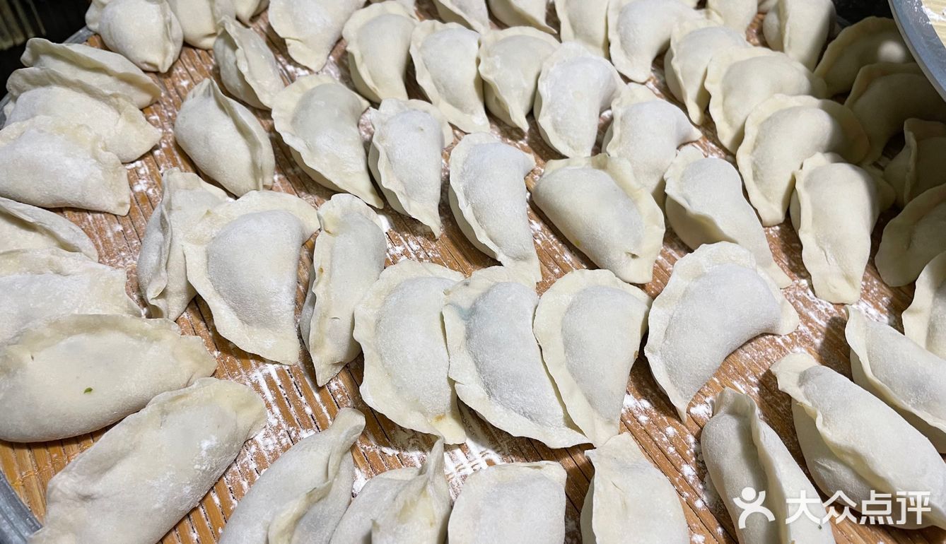 三鲜馅酸菜馅每种都是新年的馅儿